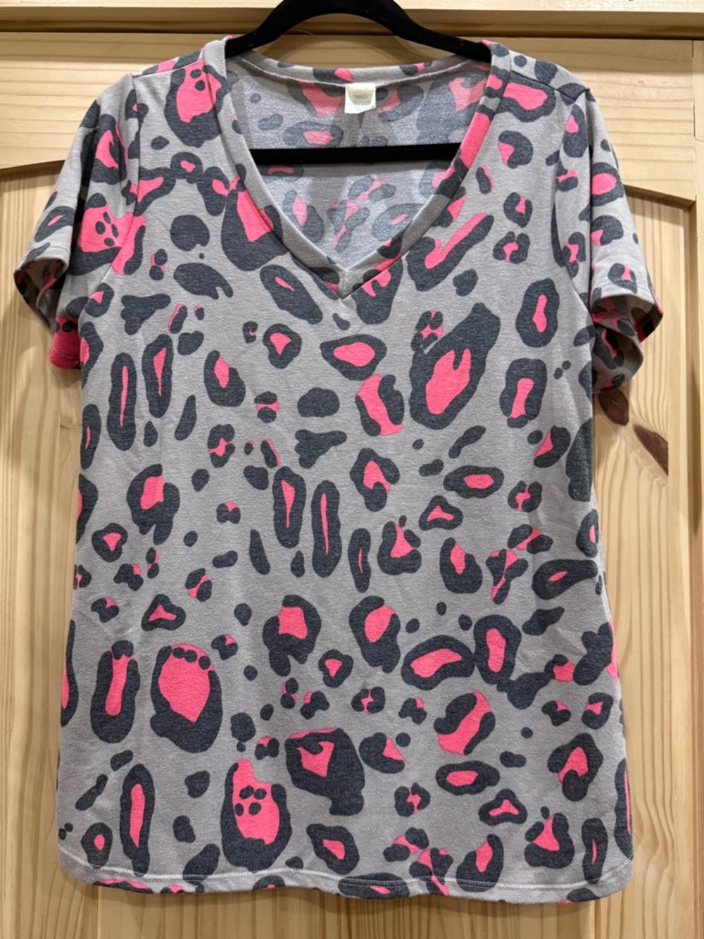 Sew In Love V-Neck Leopard Print Tee in Gray and Hot Pink